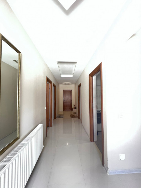 Vila Superba pentru 2 familii /9 Camere /Curte 721