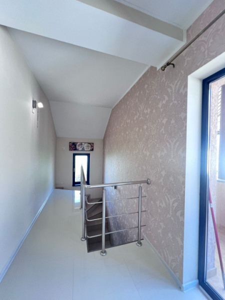 Vila Superba pentru 2 familii /9 Camere /Curte 721