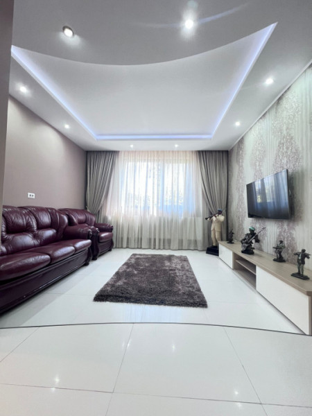 Vila Superba pentru 2 familii /9 Camere /Curte 721