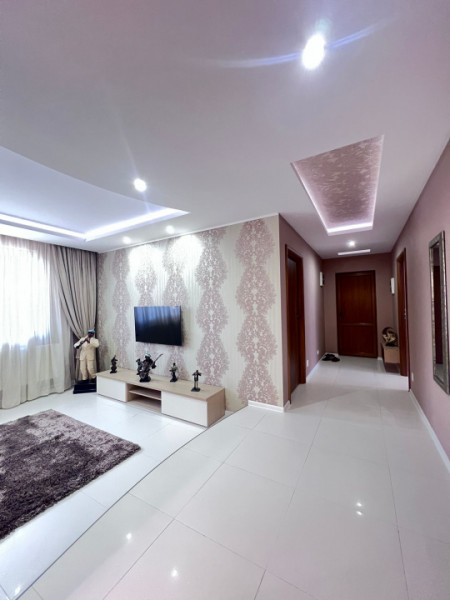 Vila Superba pentru 2 familii /9 Camere /Curte 721