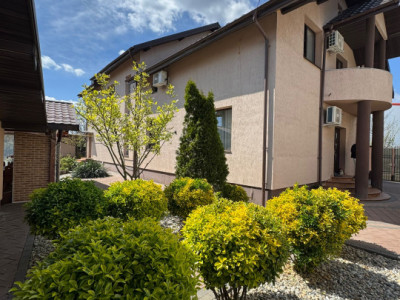 Vila Superba pentru 2 familii /9 Camere /Curte 721