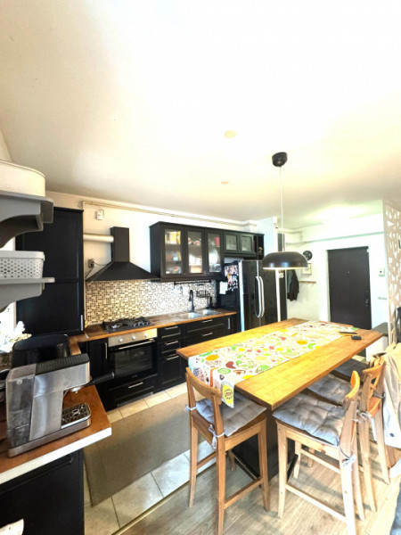 Apartament 4 camere si curte 80 mp/Bragadiru strada Smaraldului