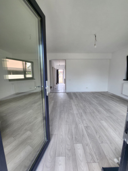Duplex de Vanzare /Dormitor la parter -Strada Celofibrei