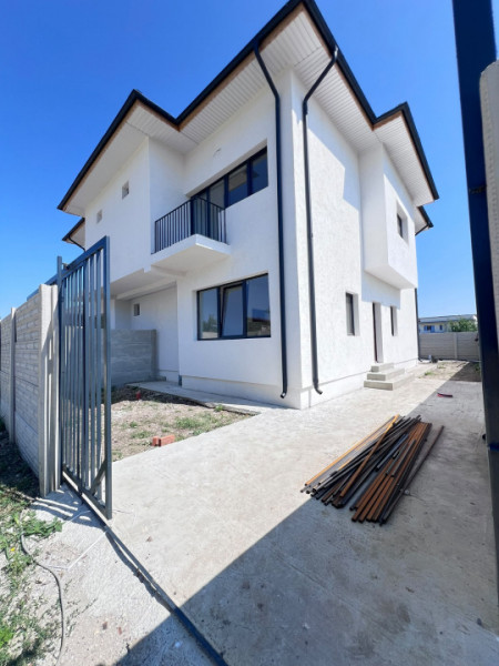 Duplex de Vanzare /Dormitor la parter -Strada Celofibrei