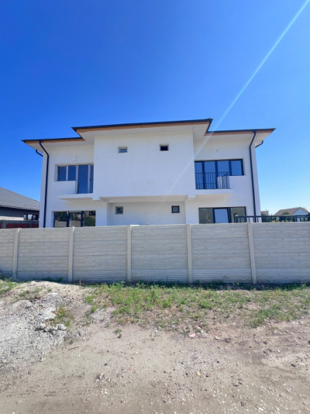 Duplex de Vanzare /Dormitor la parter -Strada Celofibrei