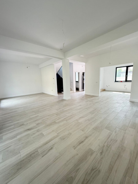 Vila Individuala P+1+M/Cartier Cristalului /5 camere-4 bai