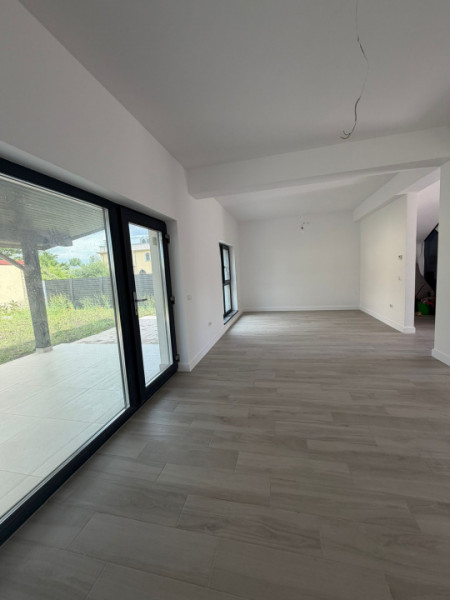 Vila Individuala P+1+M/Cartier Cristalului /5 camere-4 bai