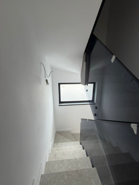 Vila Individuala P+1+M/Cartier Cristalului /5 camere-4 bai