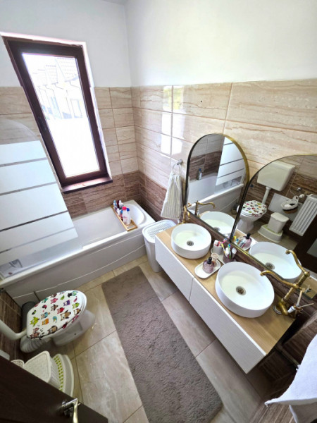 Vila/Casa de vanzare 4 camere/Bragadiru strada Topaz