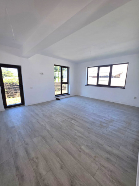 Vanzare Vila Individuala/Cristalului/5 camere id nr 54