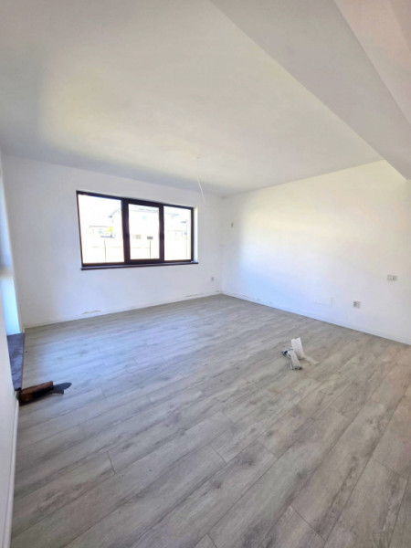 Vanzare Vila Individuala/Cristalului/5 camere id nr 54