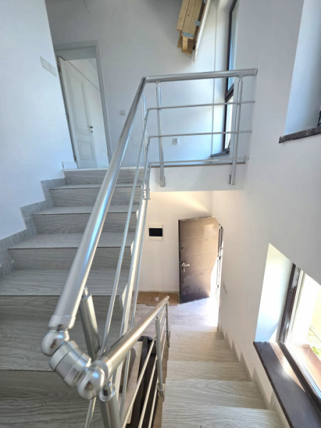 Vanzare Vila Individuala/Cristalului/5 camere id nr 54