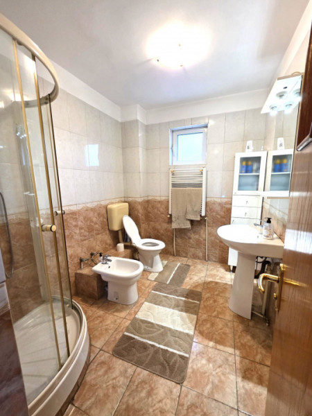 Vila Individuala /Piscina Proprie/Teren 2100 mp
