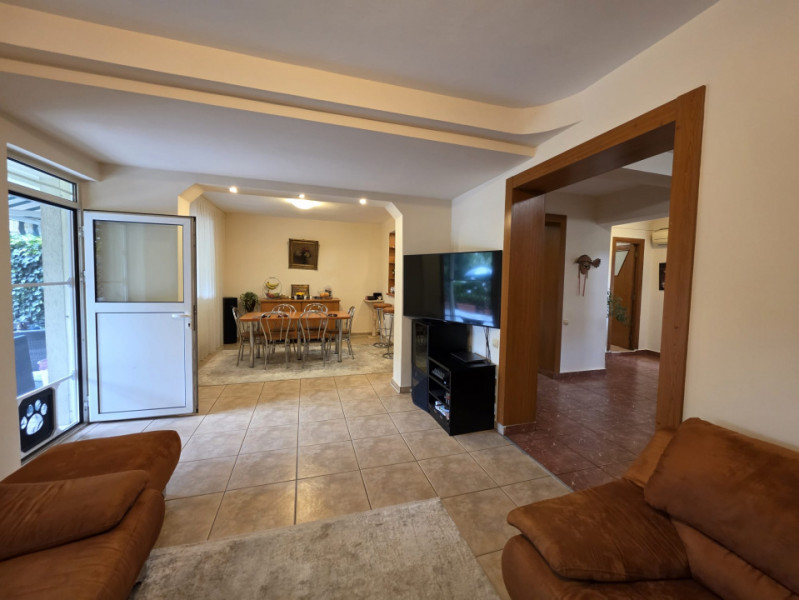 Vila Individuala /Piscina Proprie/Teren 2100 mp