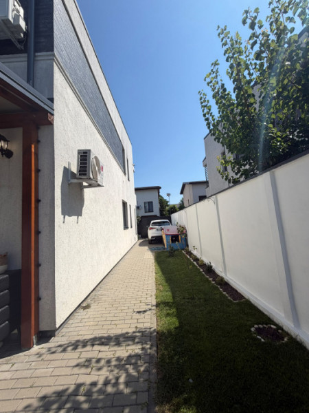 Casa/Vila 4 Camere 3 bai/Bragadiru-Cristalului