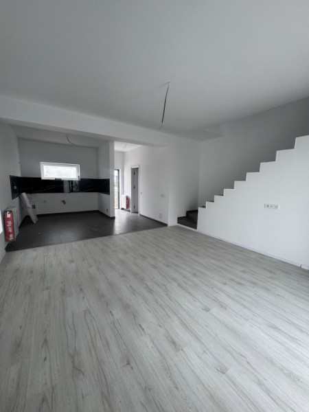 Vila triplex P+1+M /4 Camere/Cartierul Independentei