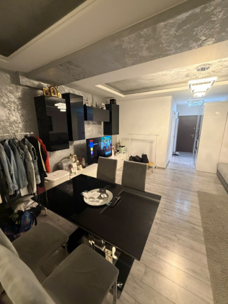 Apartament 3 camere de Inchiriat strada Verii