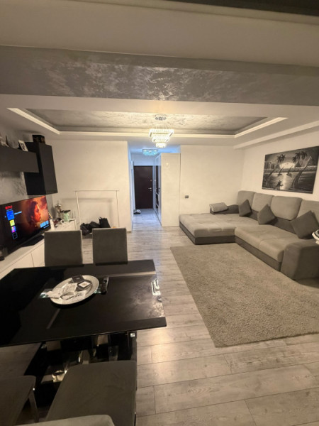 Apartament 3 camere de Inchiriat strada Verii