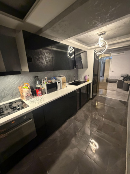 Apartament 3 camere de Inchiriat strada Verii